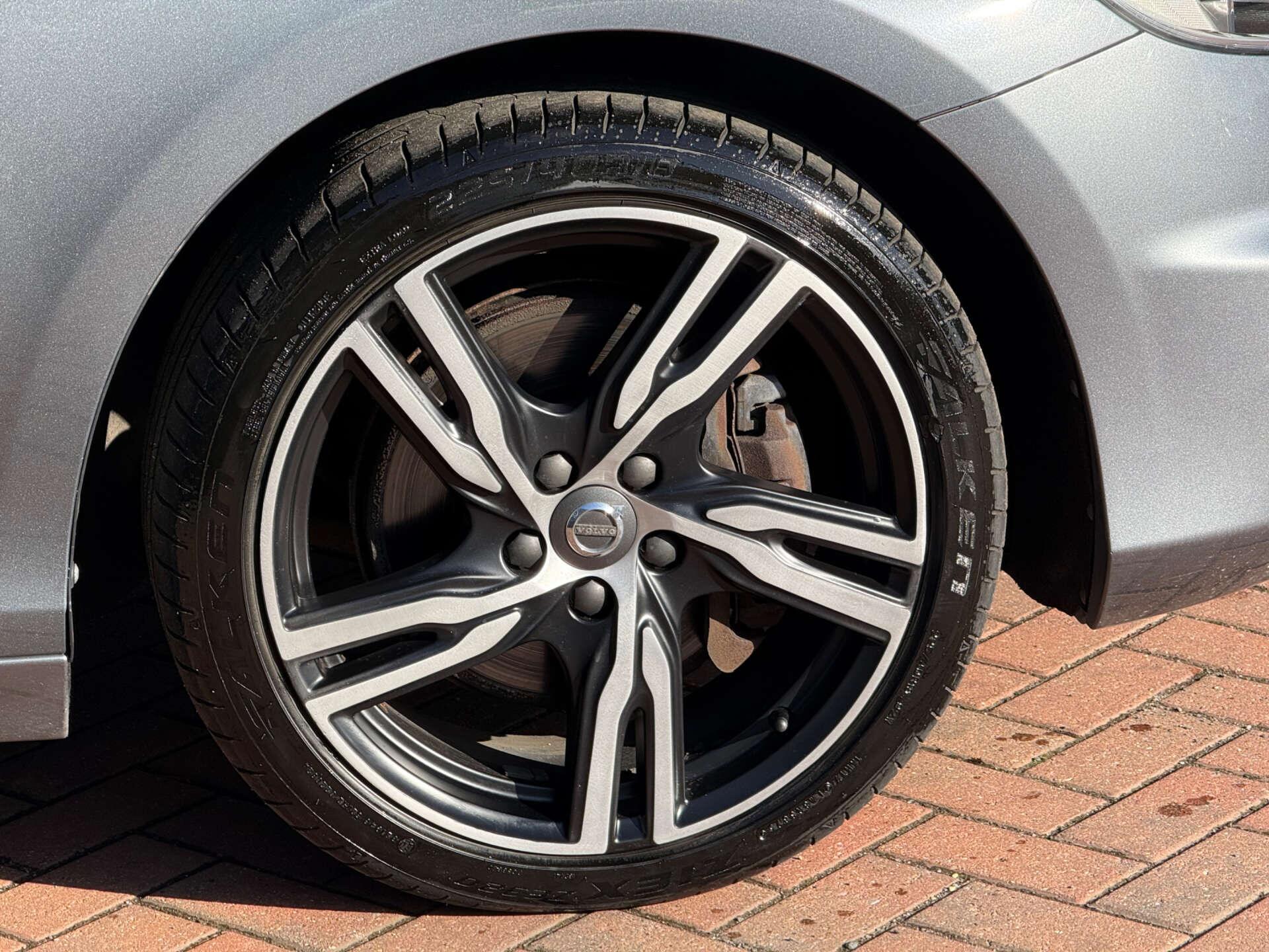 Volvo V40 view 18