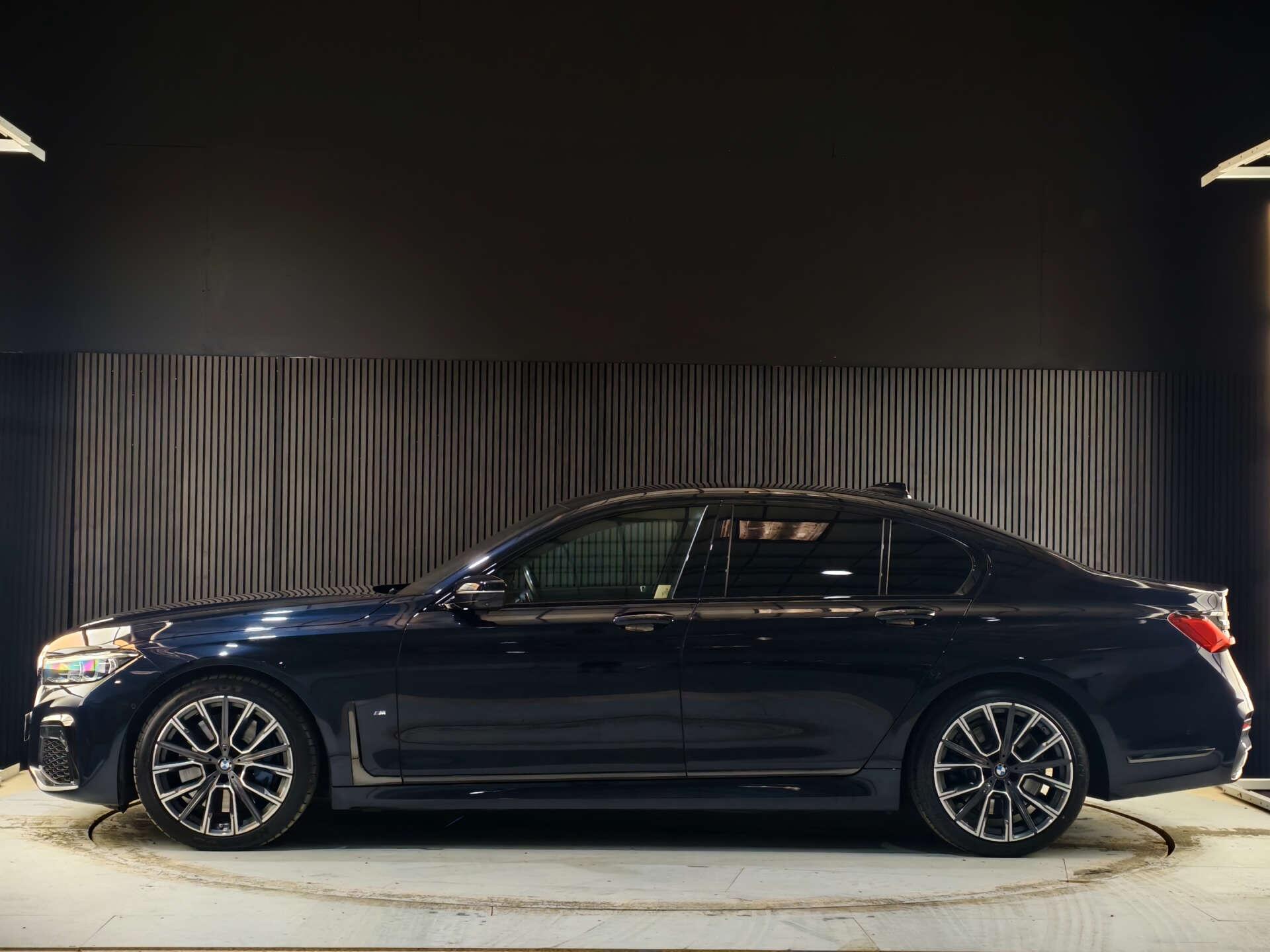 BMW 7 Series view 7