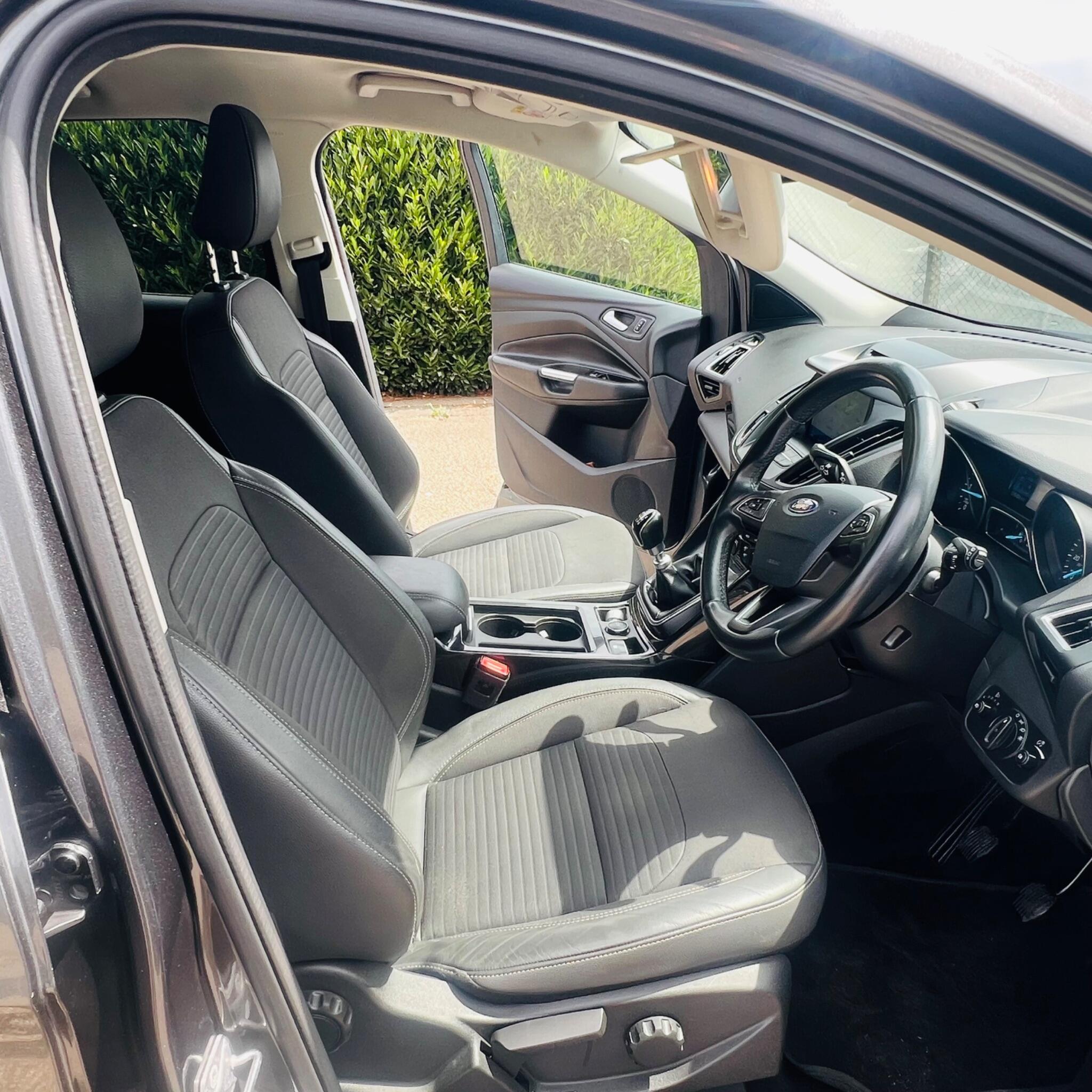 Ford Kuga view 3