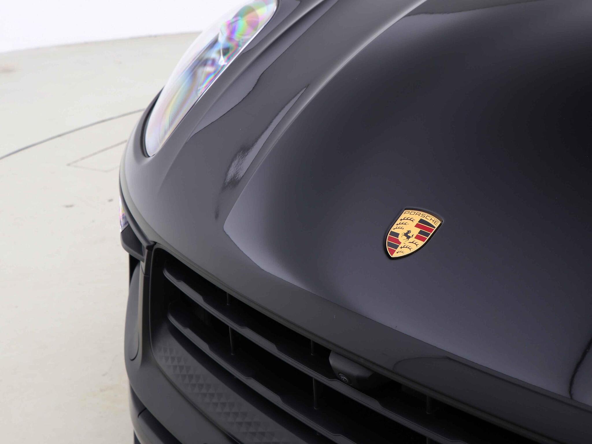 Porsche Macan view 14