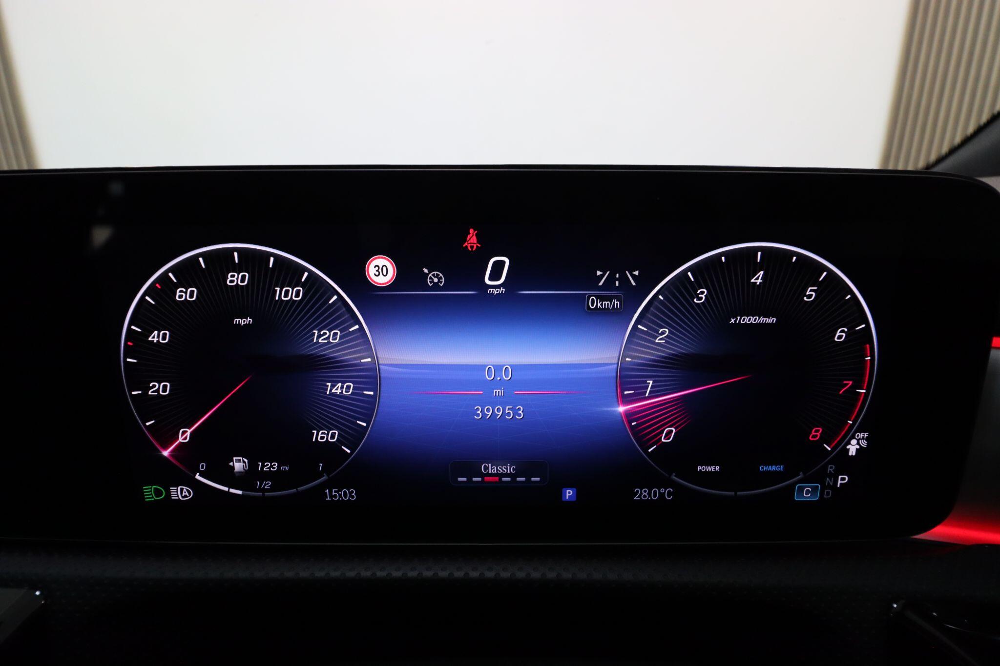 Mercedes-Benz Cla view 38
