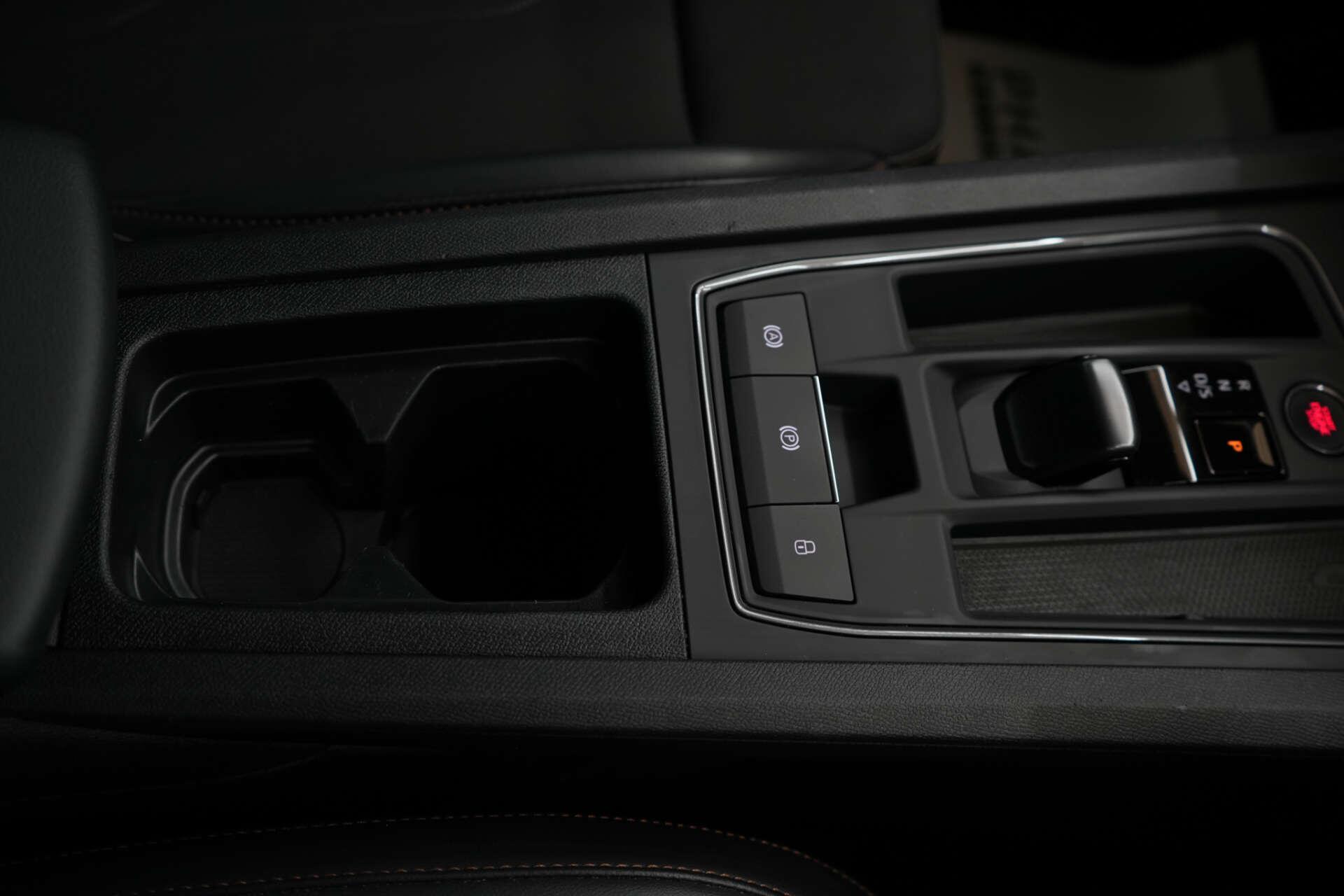 Cupra Leon view 34