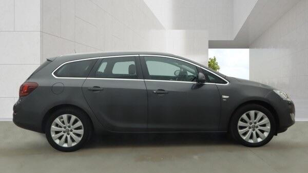 Vauxhall Astra view 3