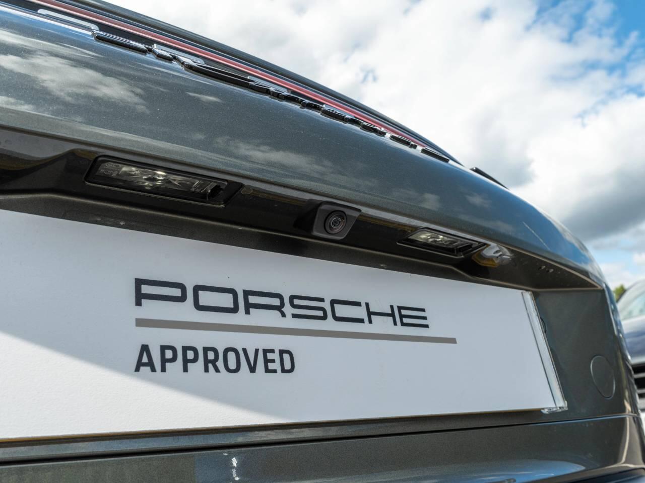 Porsche 911 view 15