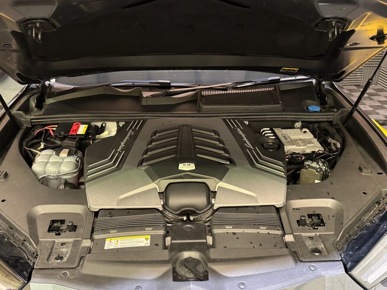 Lamborghini Urus view 15