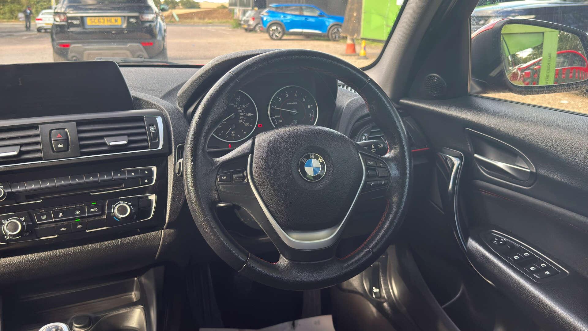 BMW 1 Series view 16