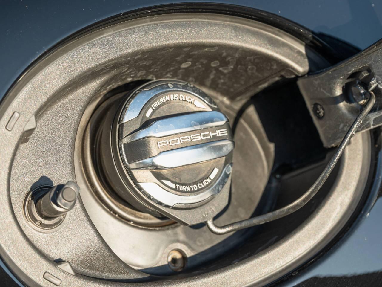 Porsche 911 view 17