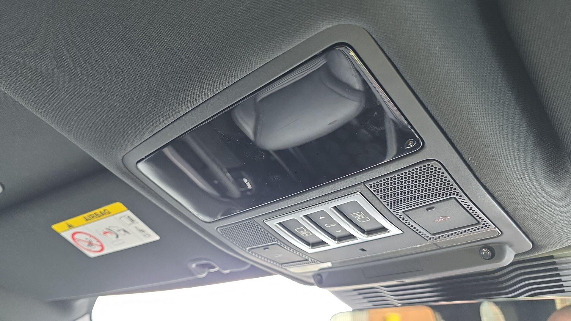 Land Rover Discovery view 28