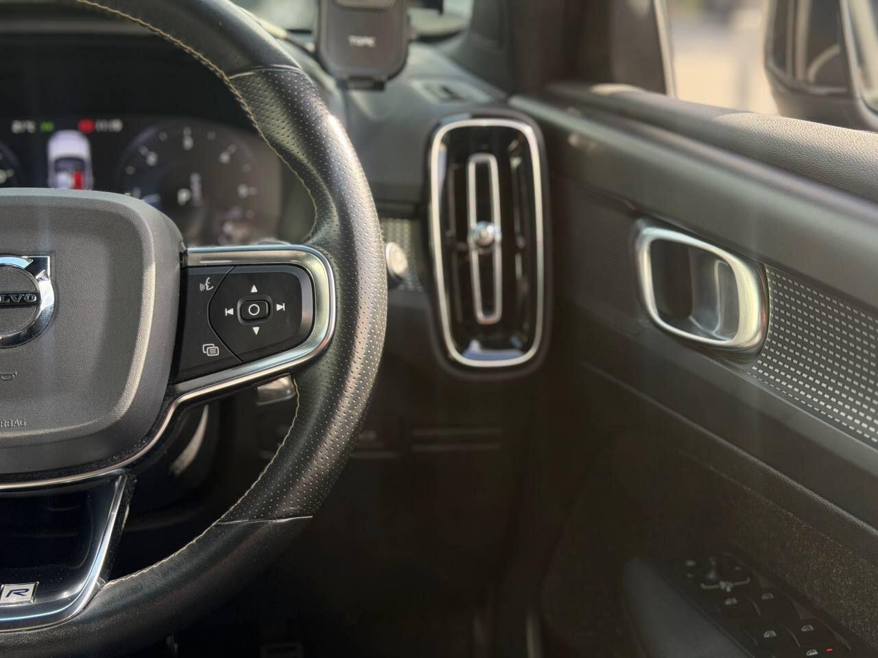 Volvo XC40 view 30