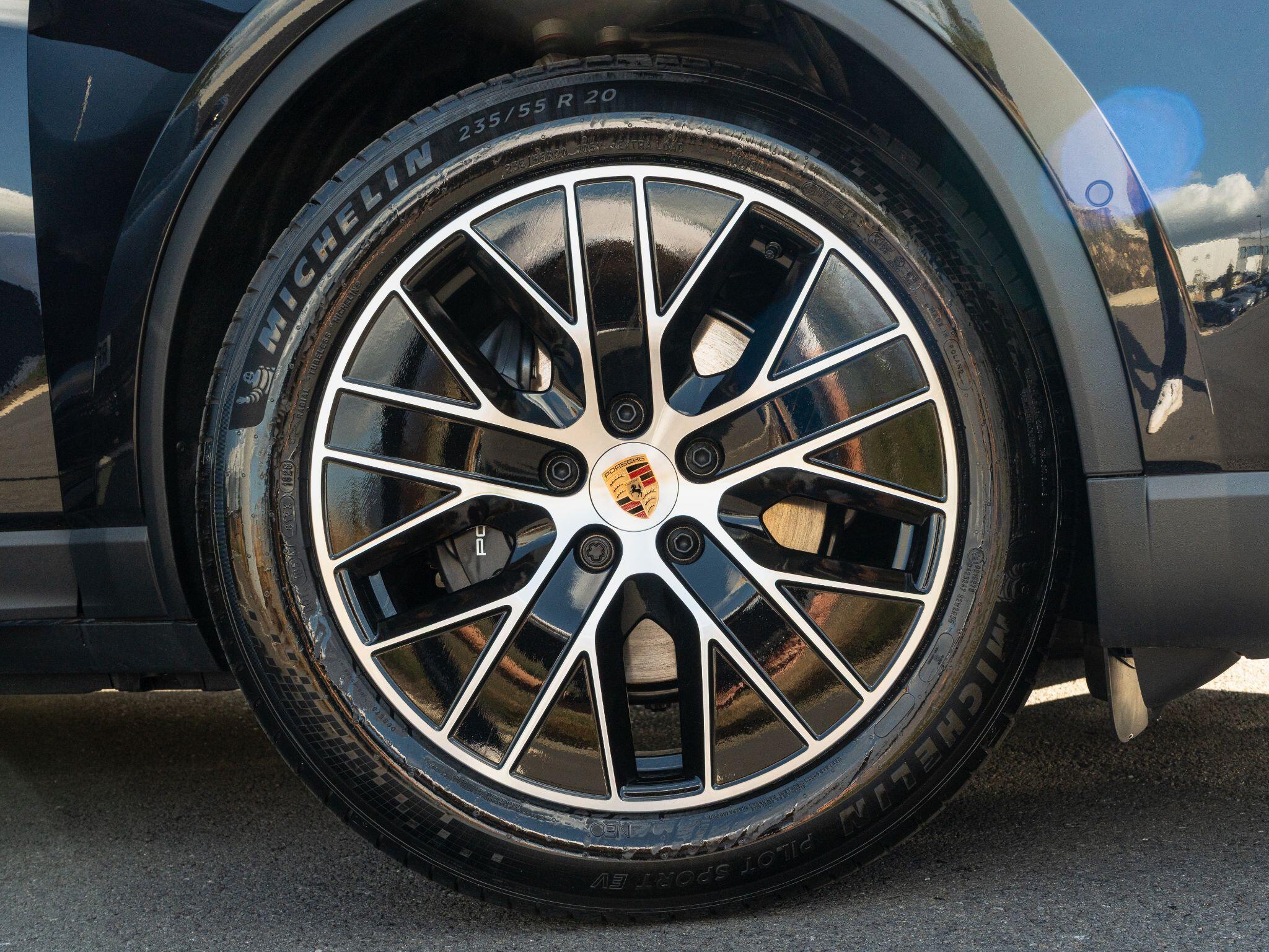 Porsche Macan view 16