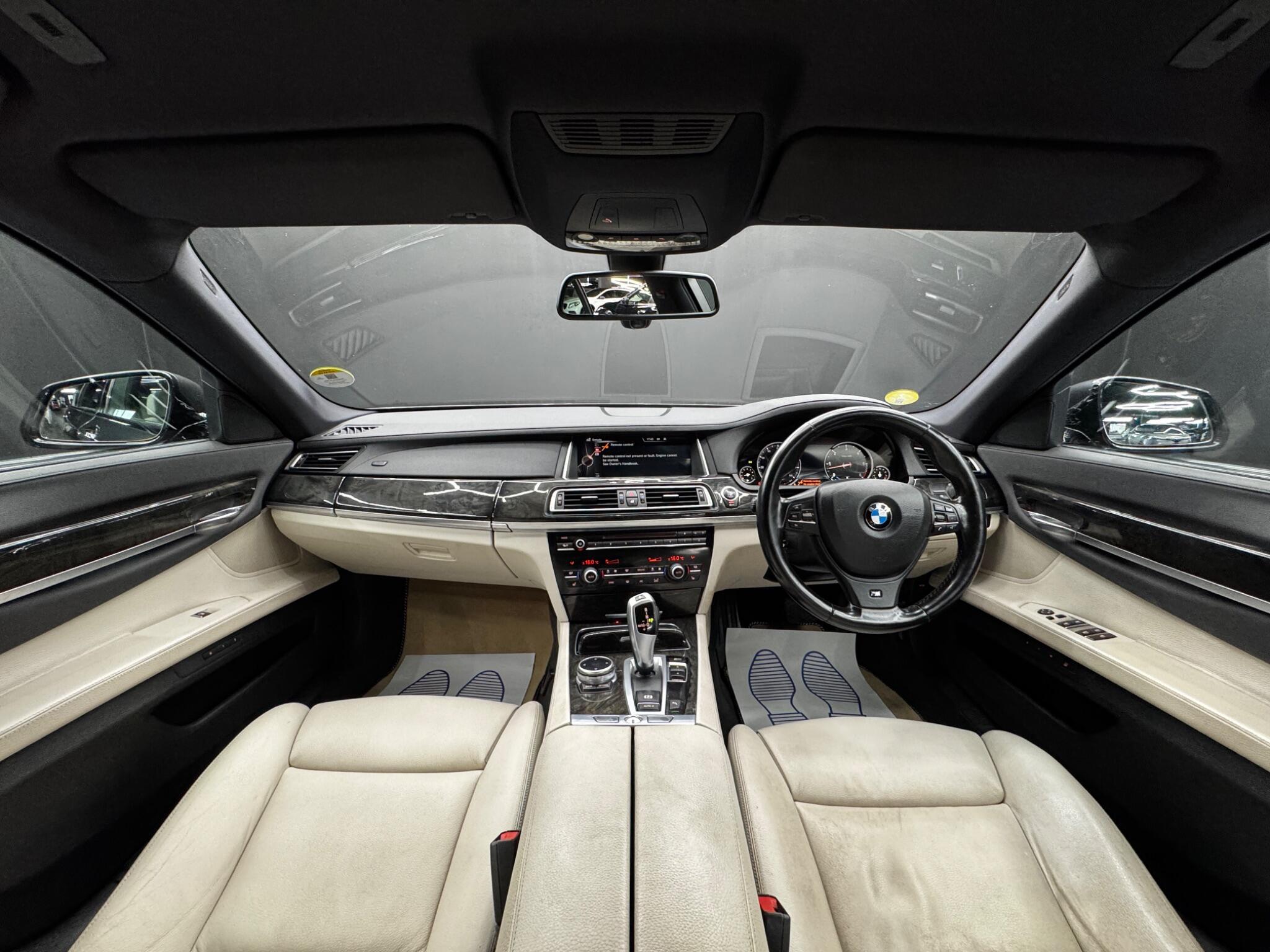 BMW 7 Series view 16