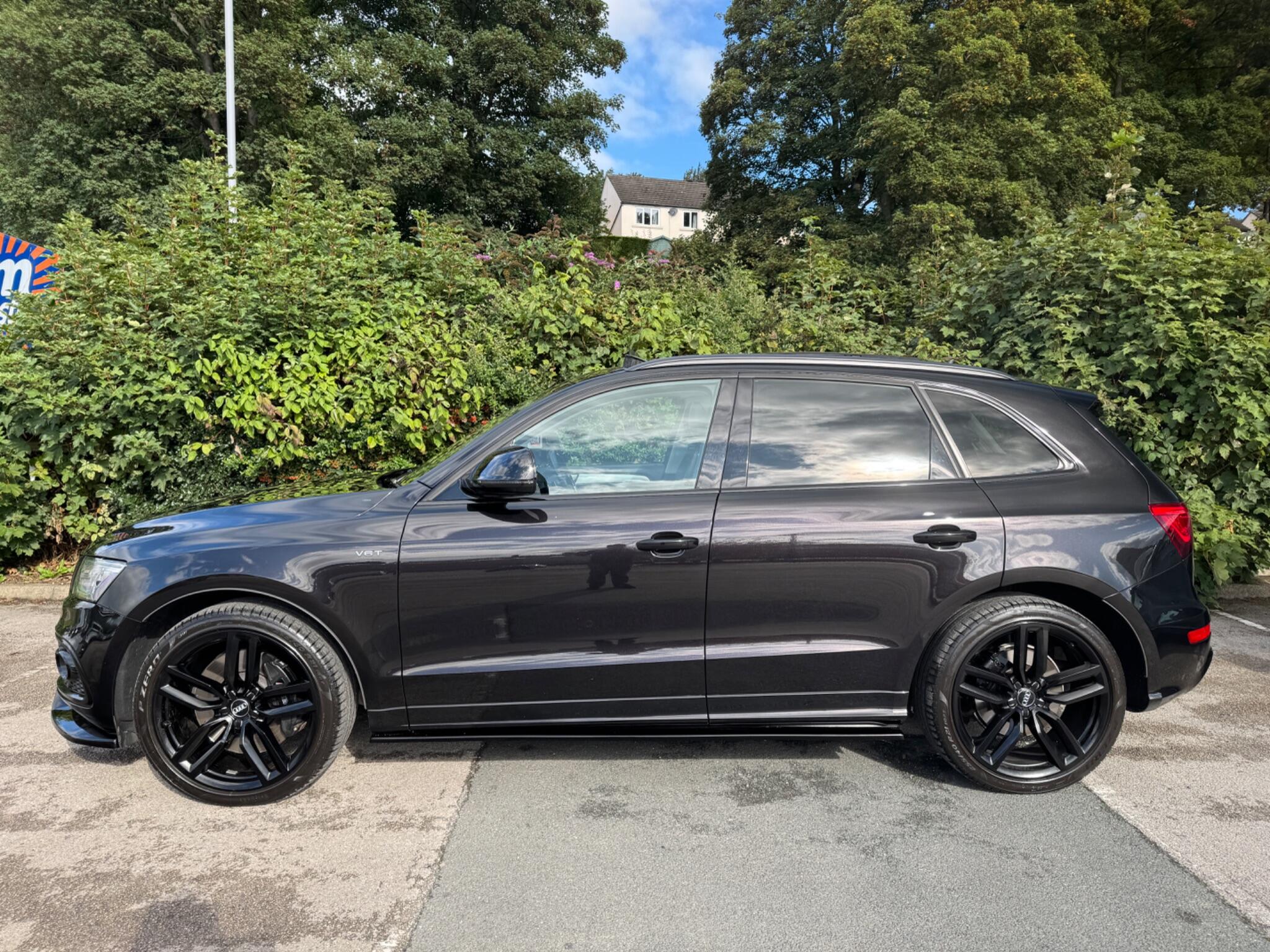Audi SQ5 view 8