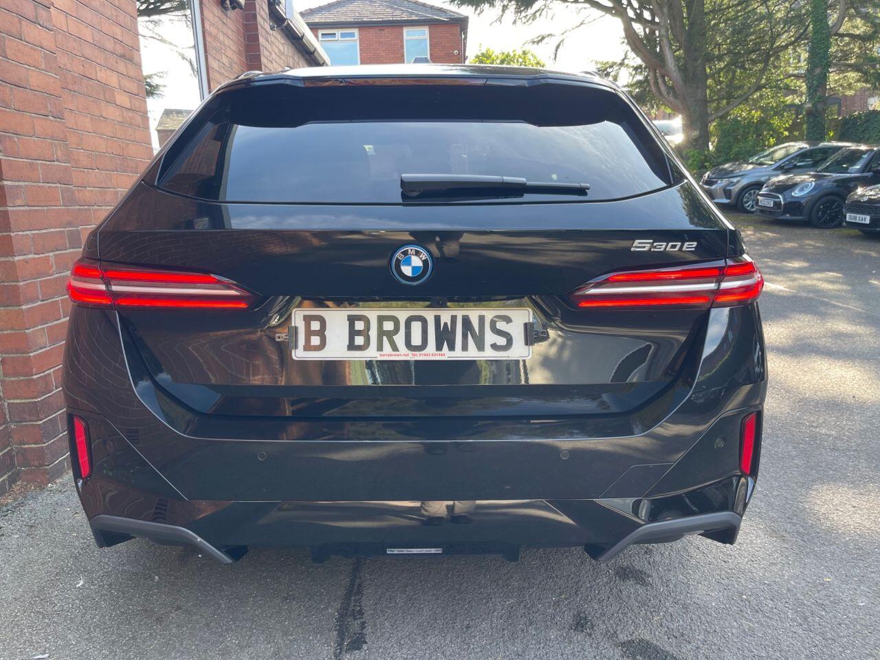 BMW 5 Series view 22