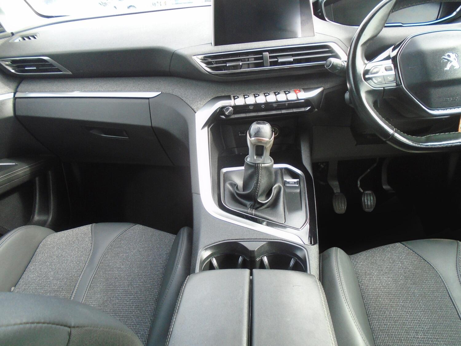 Peugeot 5008 view 10