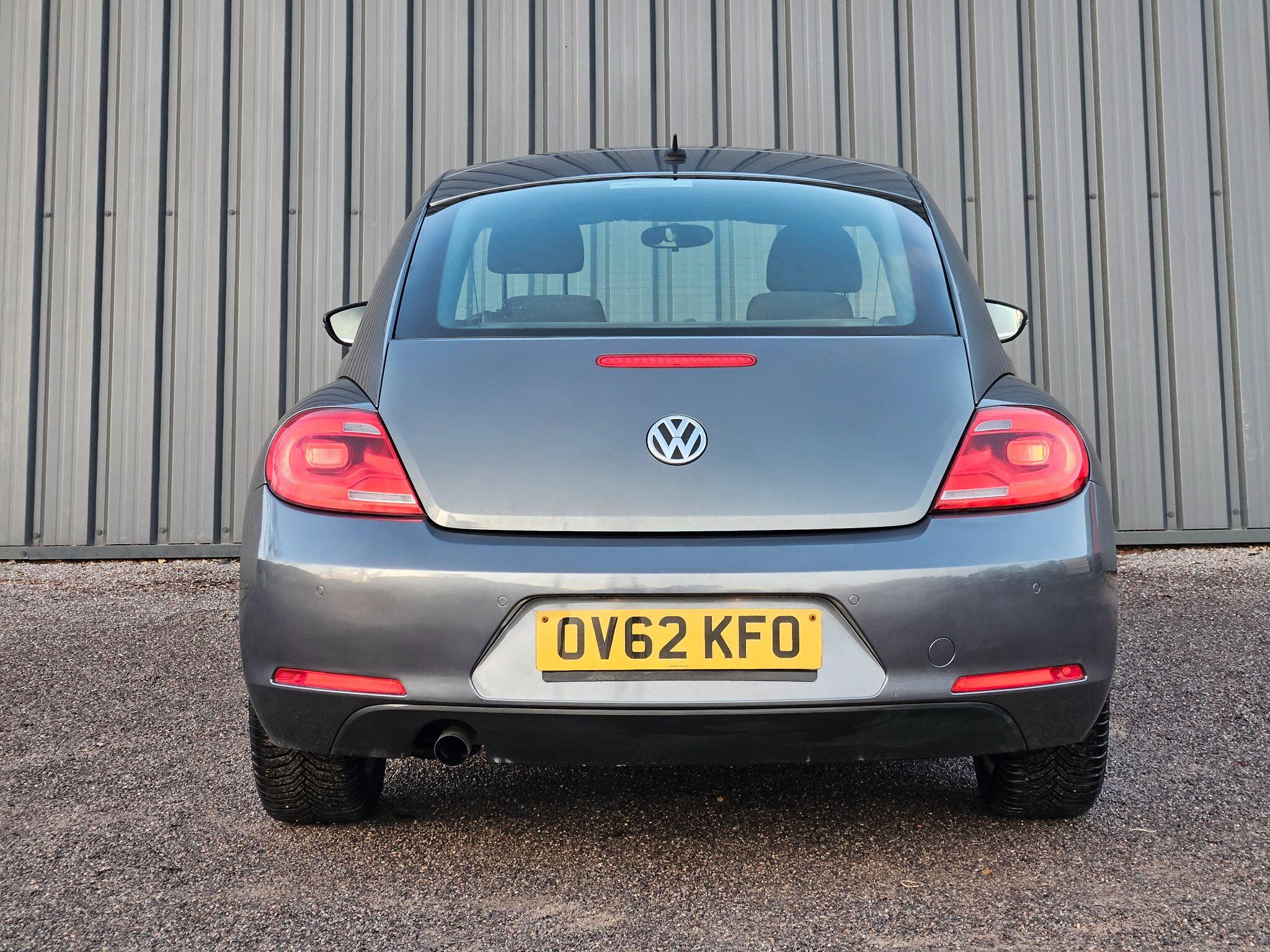 2012 Volkswagen Beetle image 11