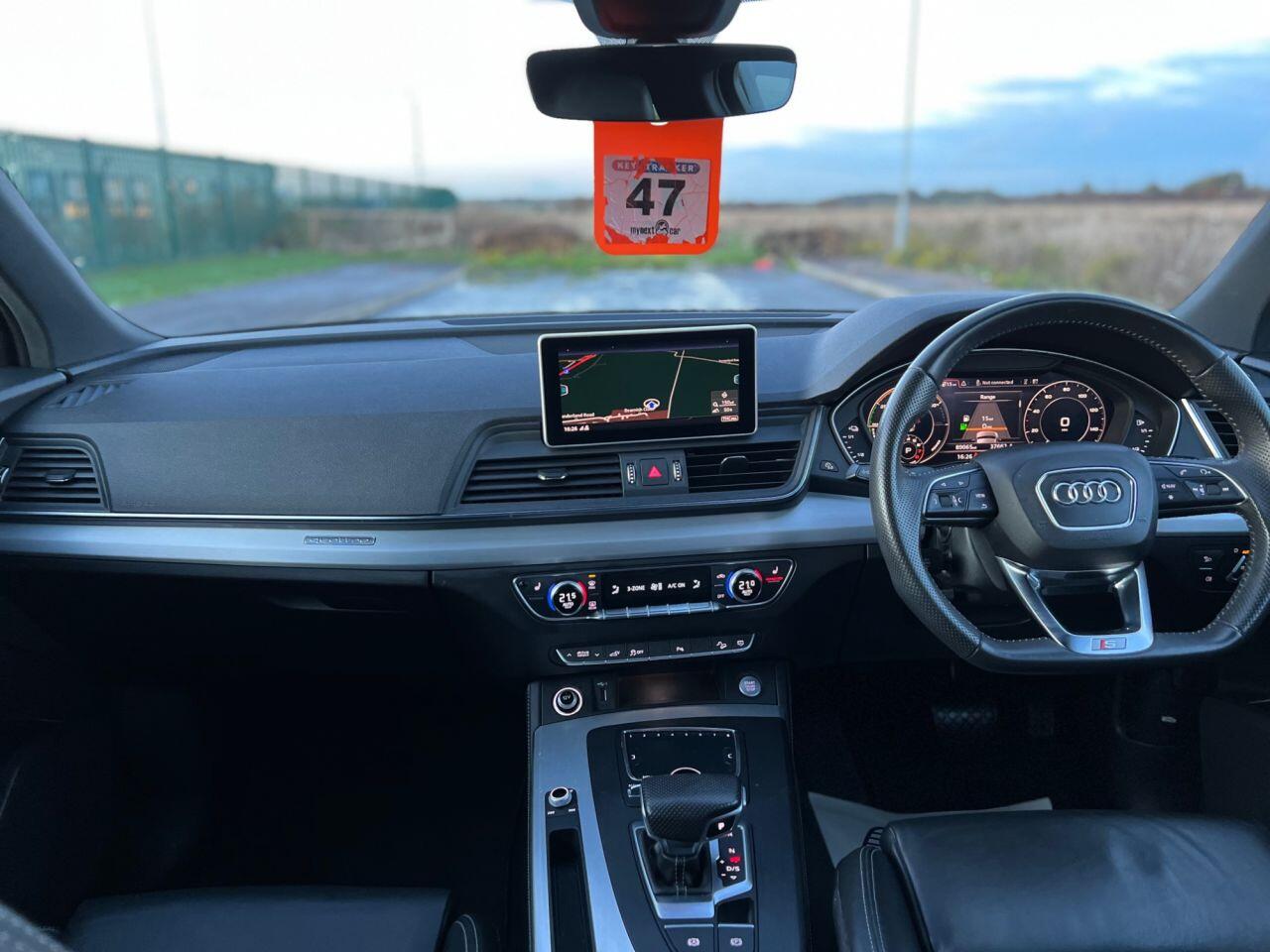 Audi Q5 view 10