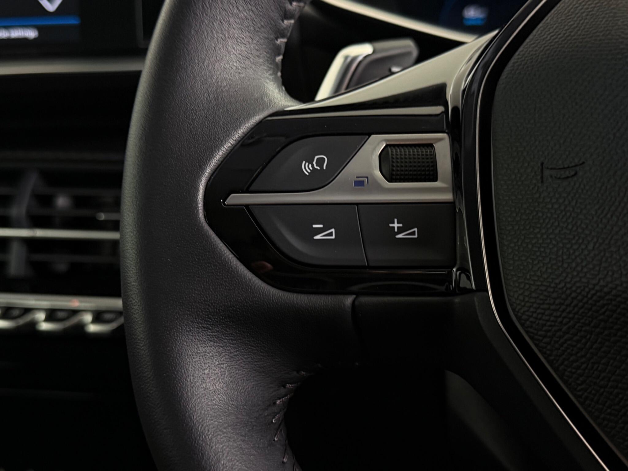 Peugeot 208 view 17