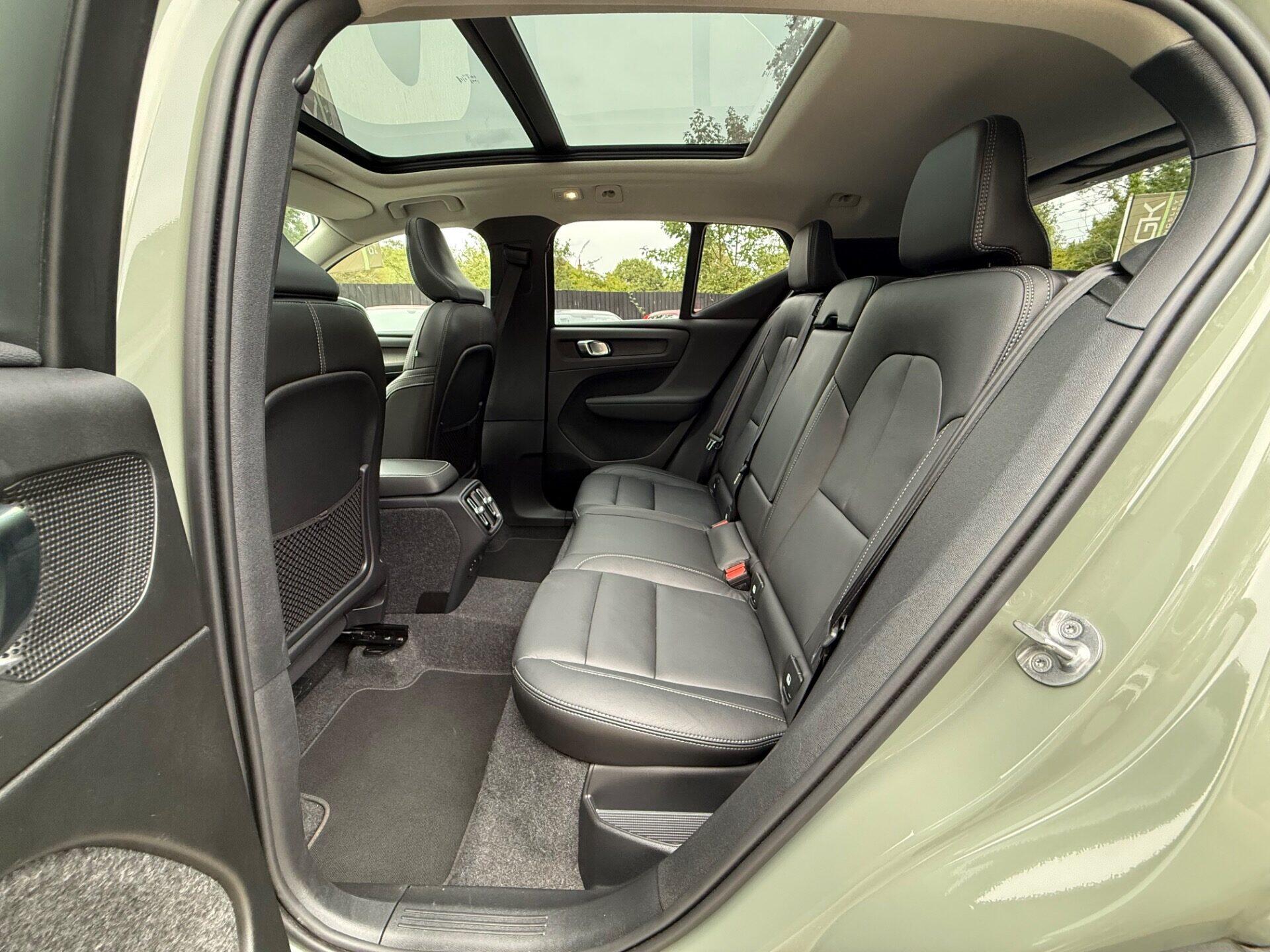 Volvo XC40 view 30