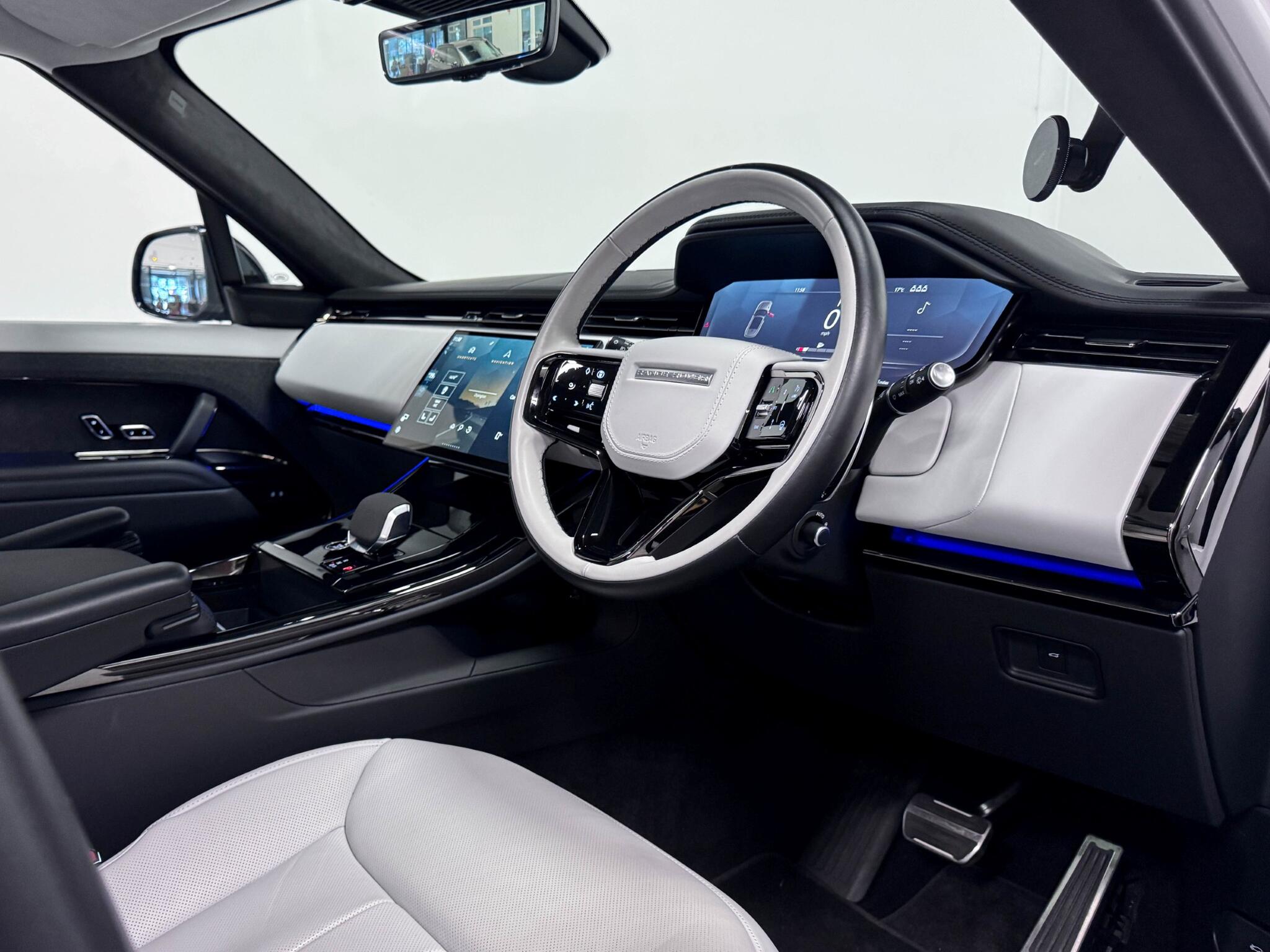 Land Rover Range Rover Sport view 27
