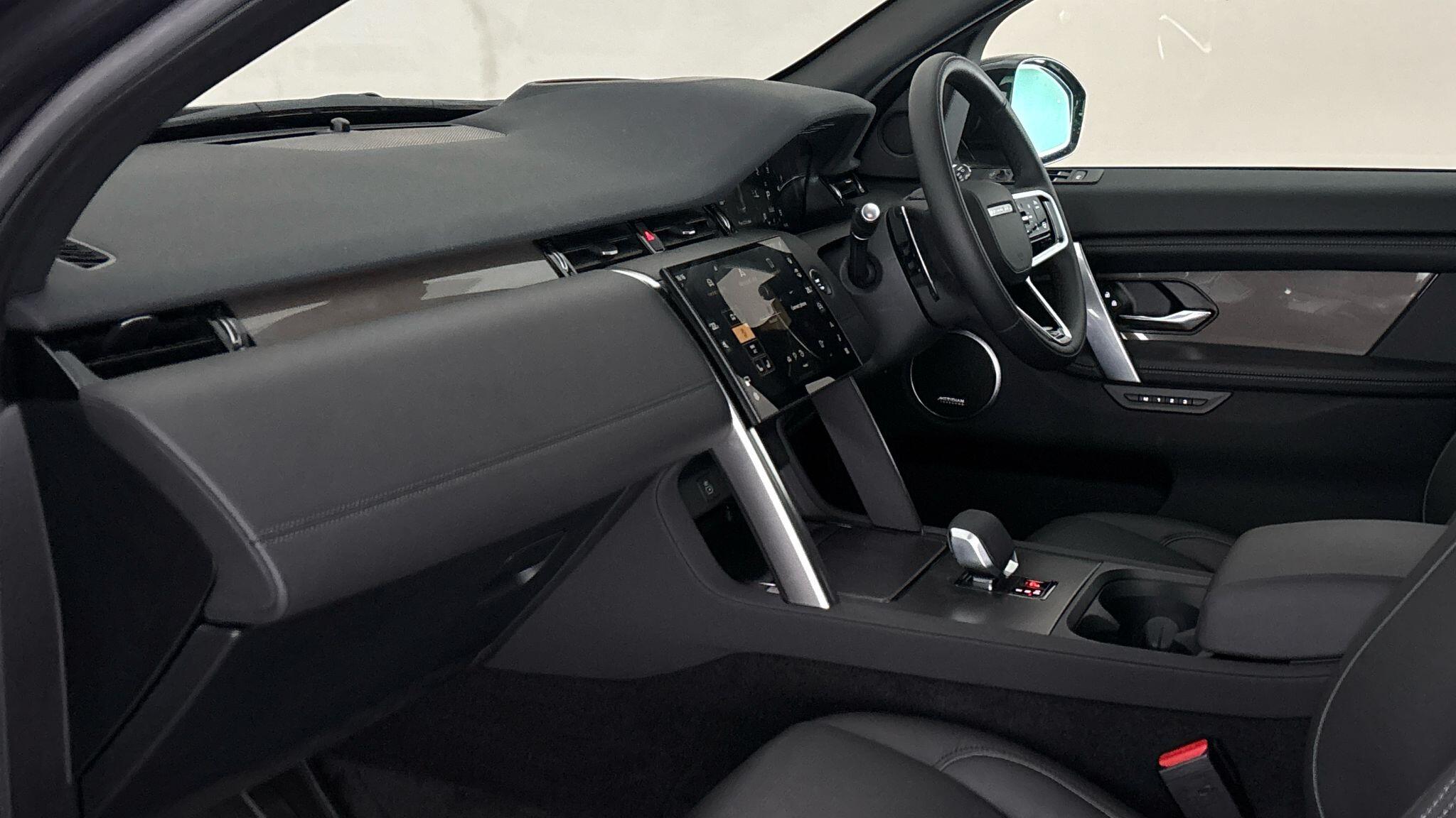 Land Rover Discovery Sport view 21