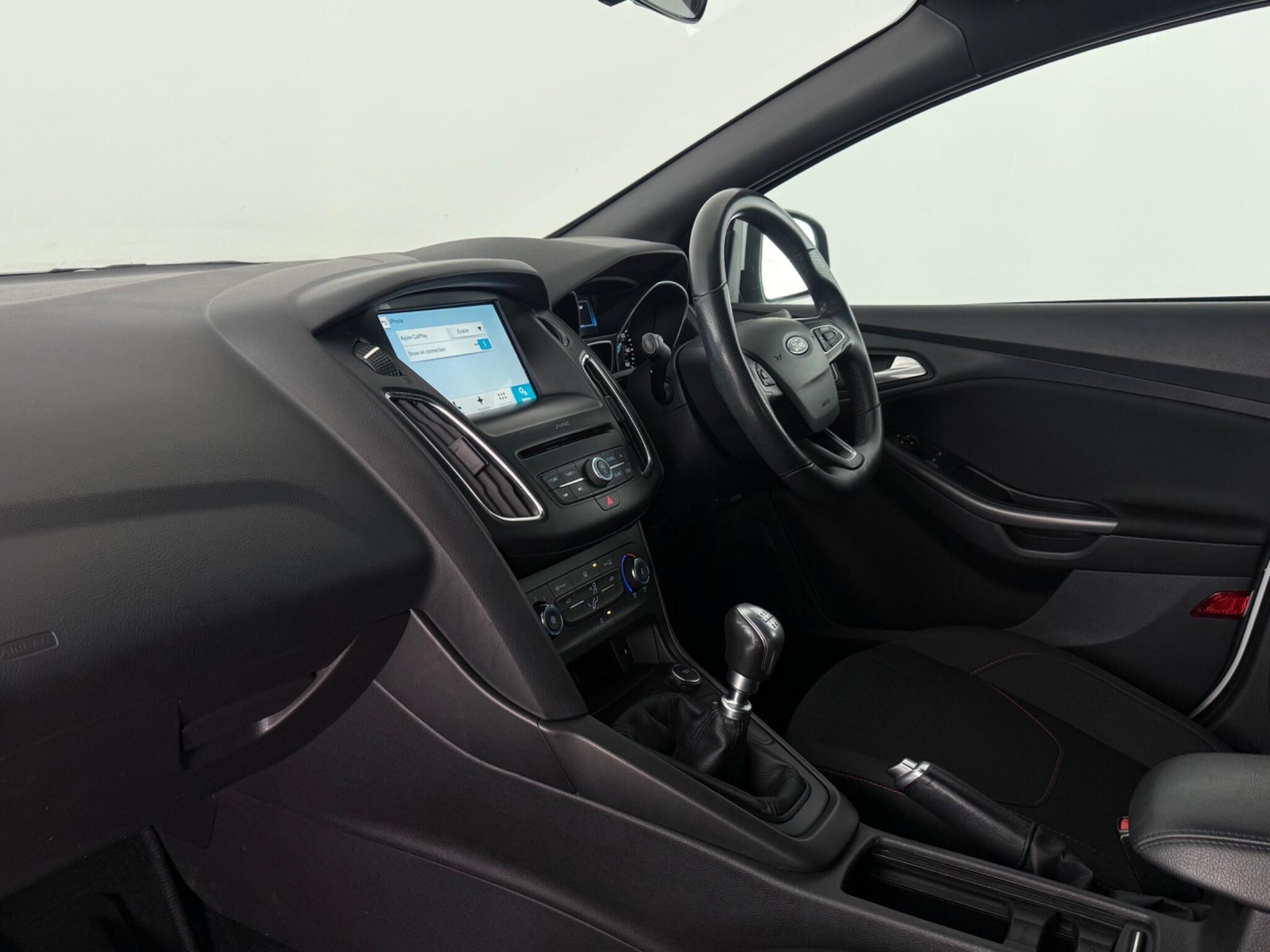 Ford Focus view 12