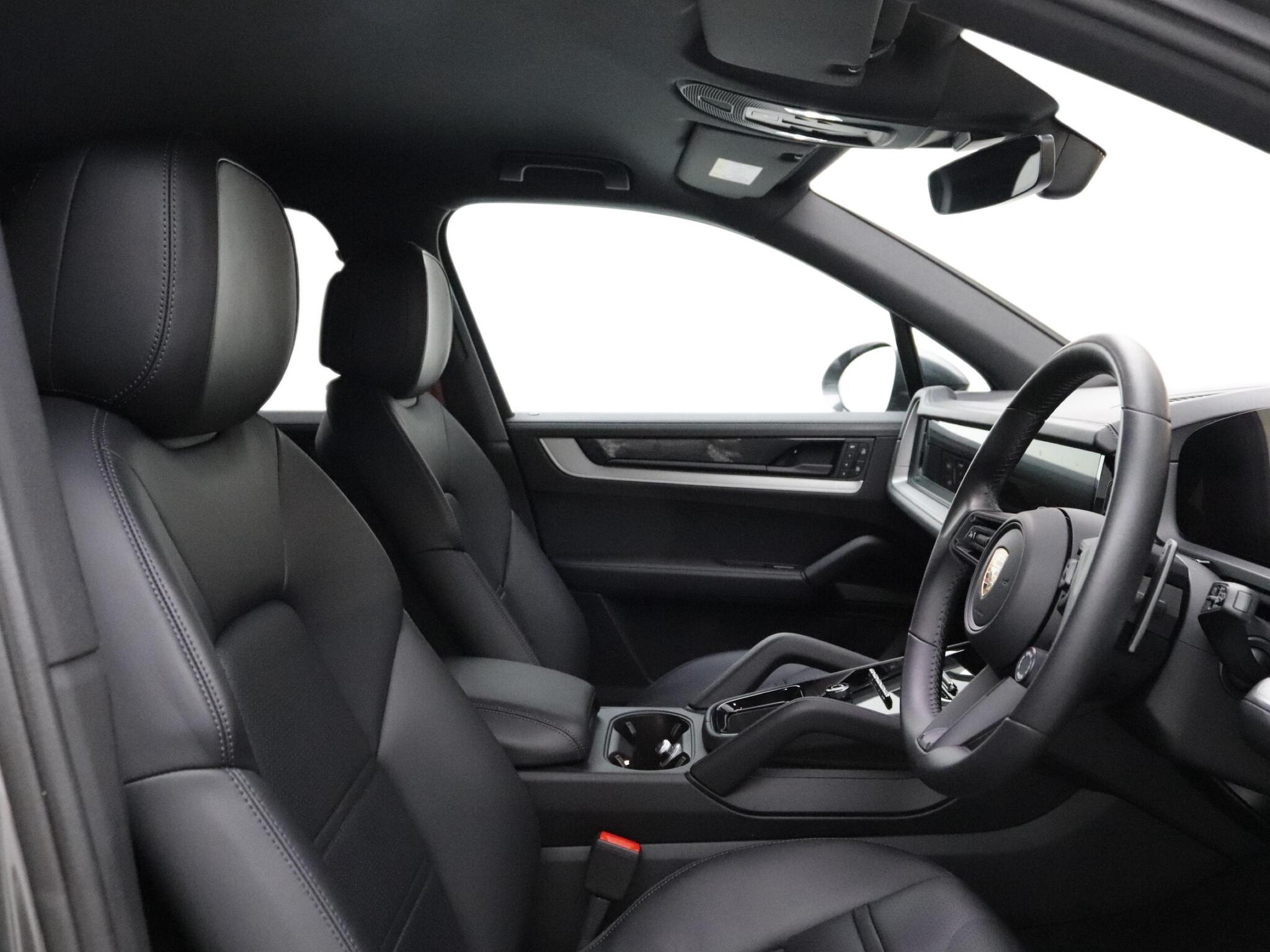 Porsche Cayenne view 10