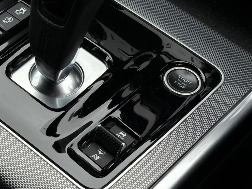 Jaguar XE view 41