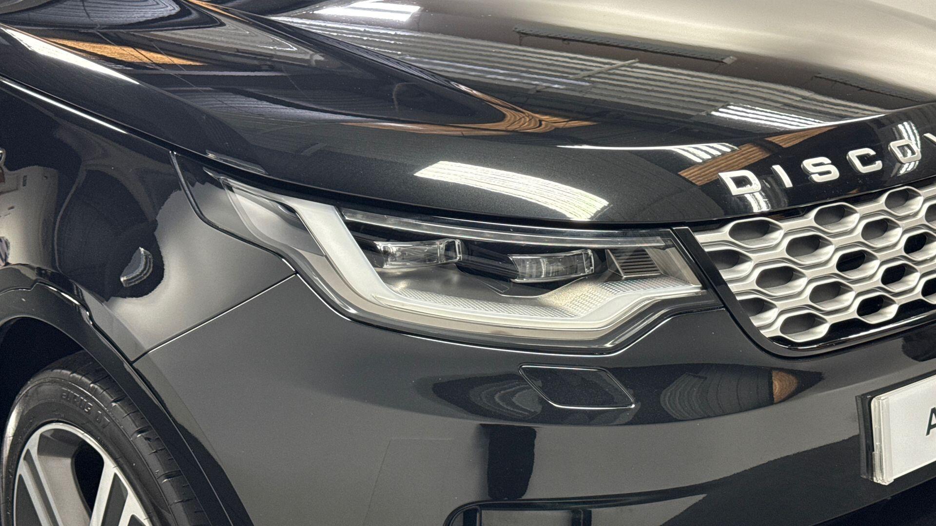 Land Rover Discovery view 17