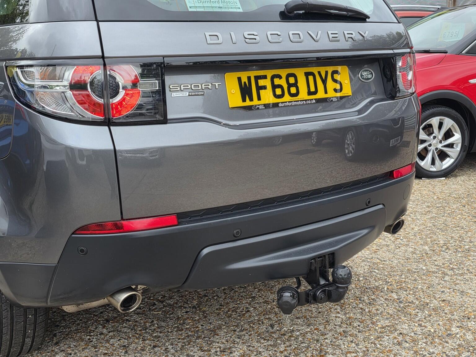 Land Rover Discovery Sport view 9