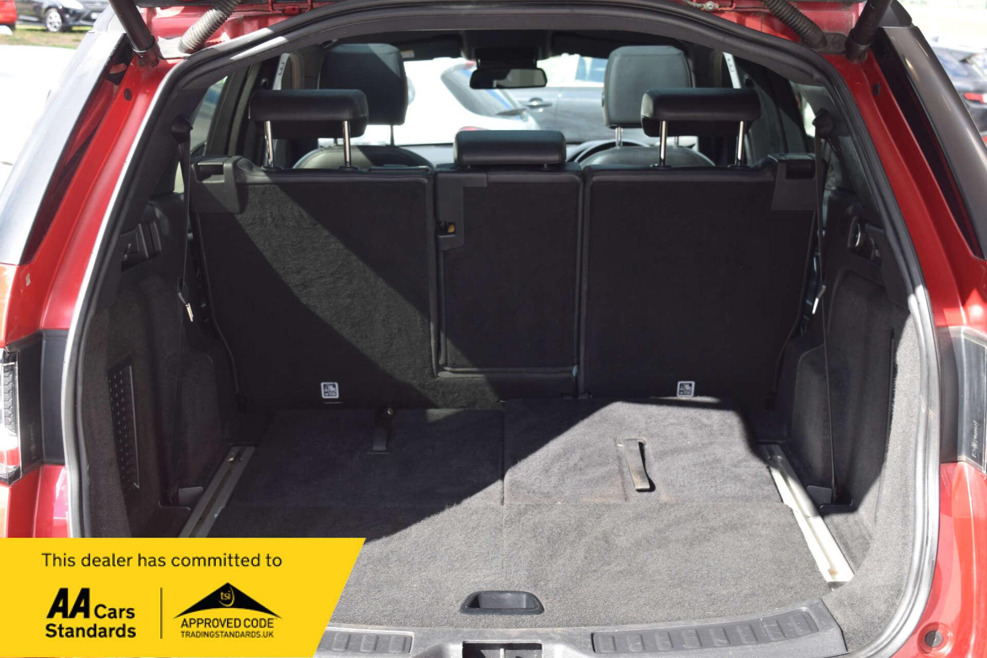 Land Rover Discovery Sport view 29
