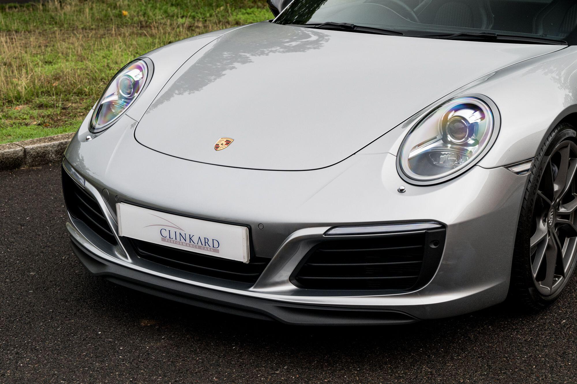 Porsche 911 view 18