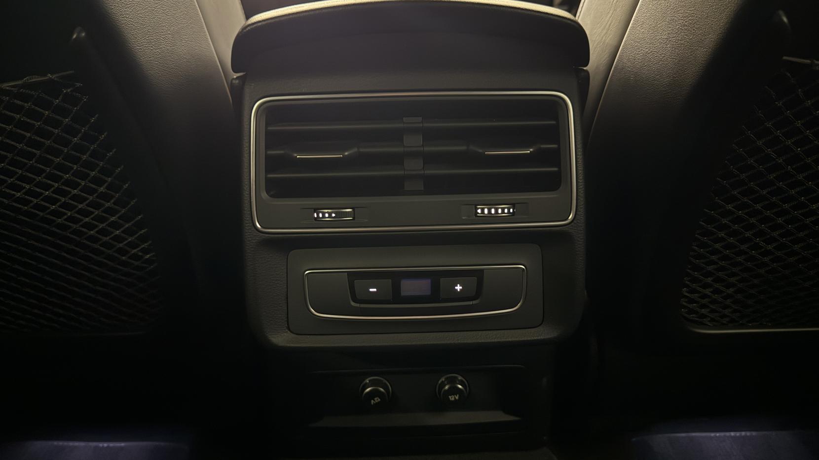 Audi Q7 view 35