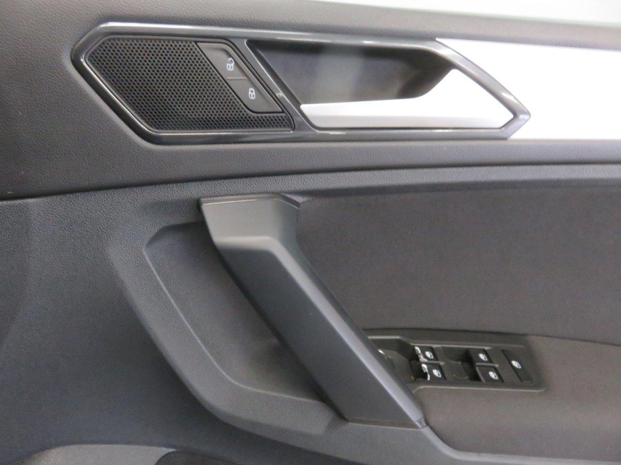 Volkswagen Tiguan view 45