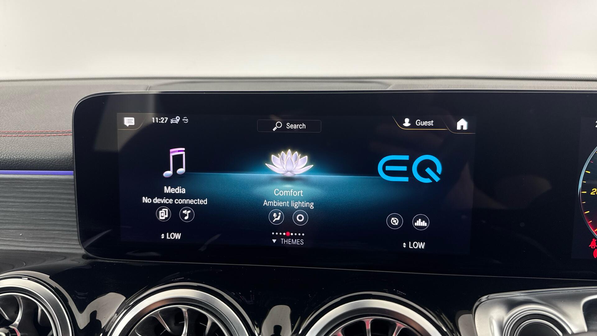 Mercedes-Benz Eqb 300 view 28