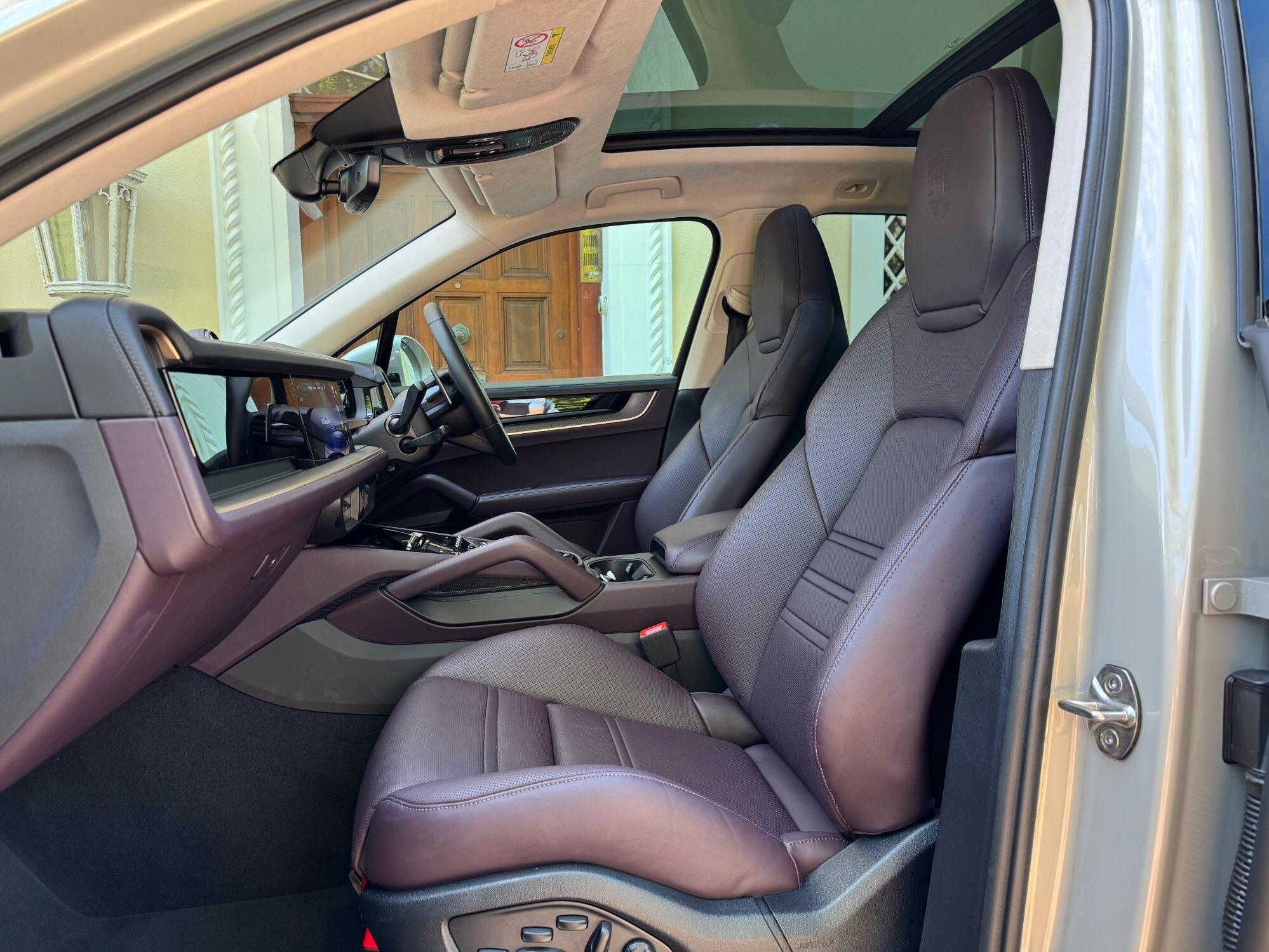Porsche Cayenne view 31