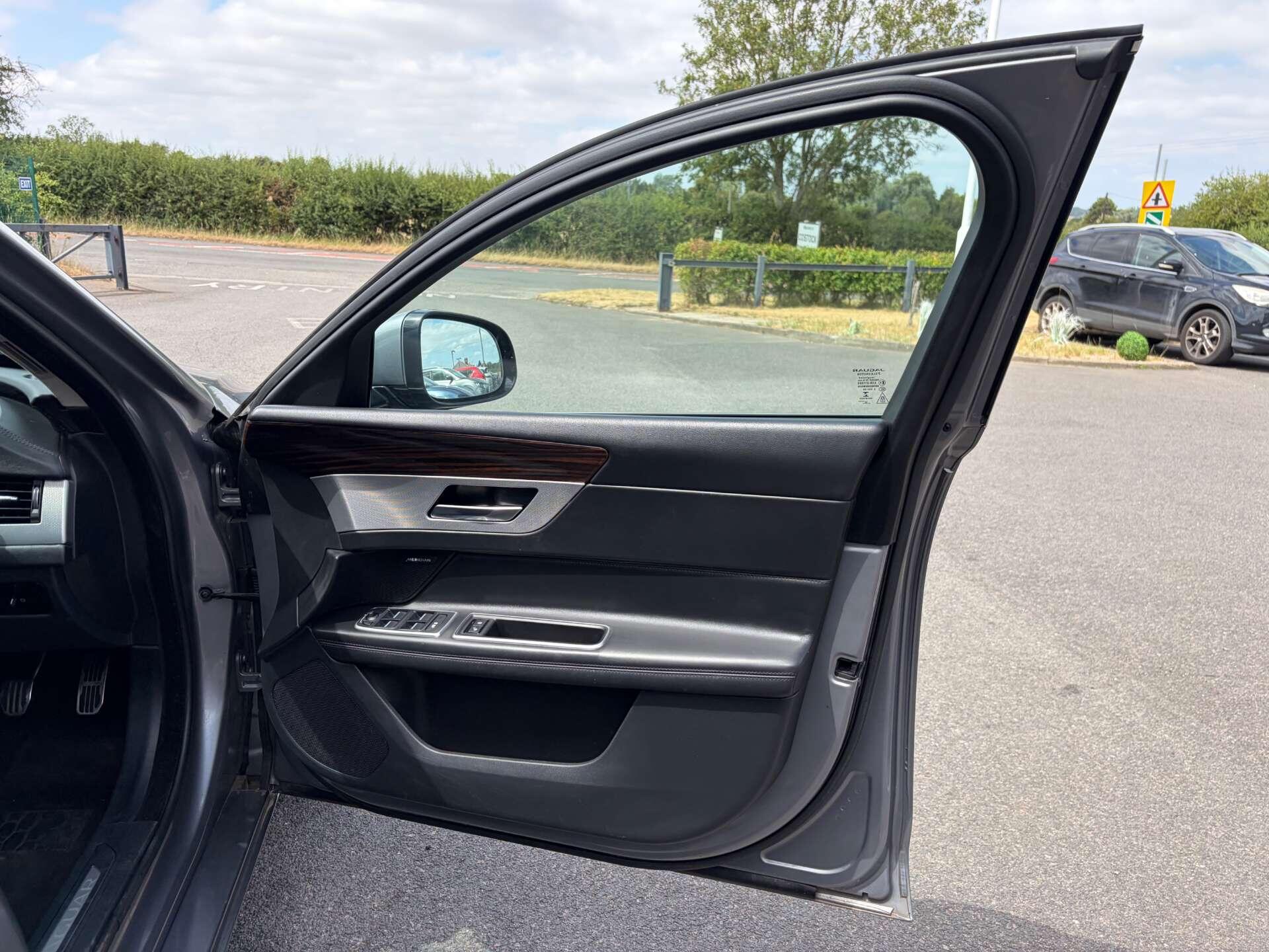 Jaguar XF view 34