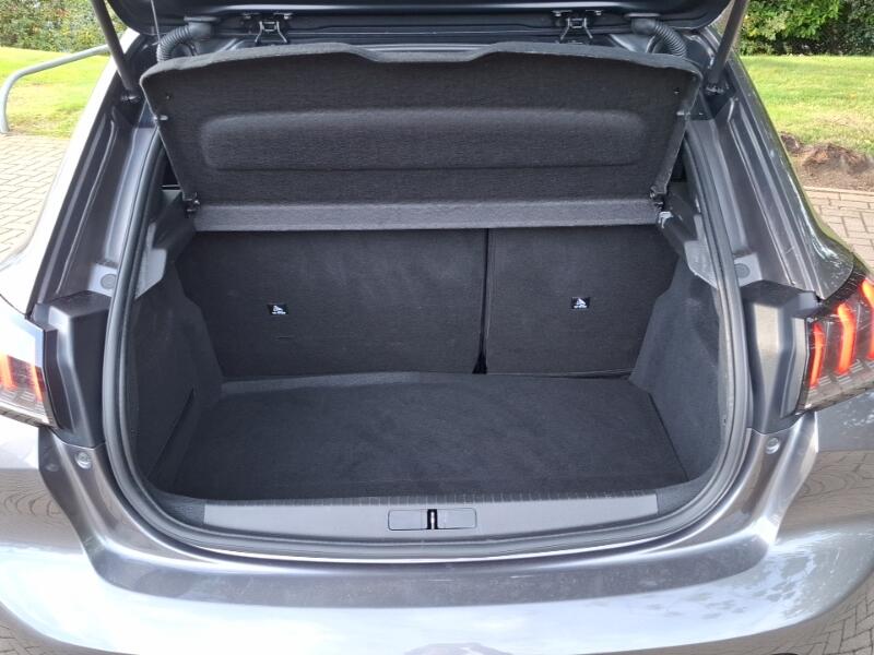 Peugeot 208 view 17