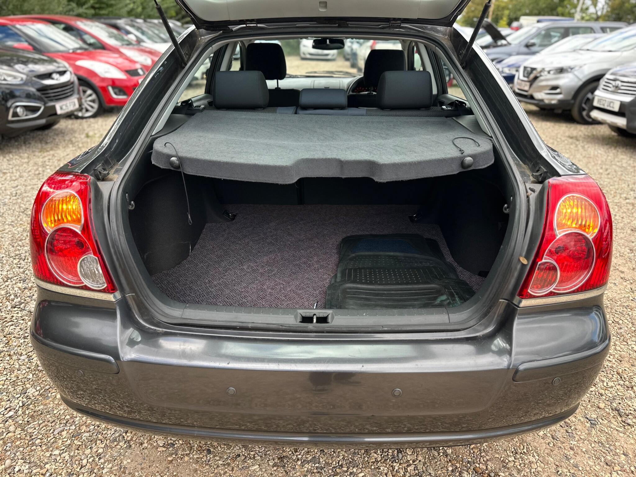 Toyota Avensis view 17