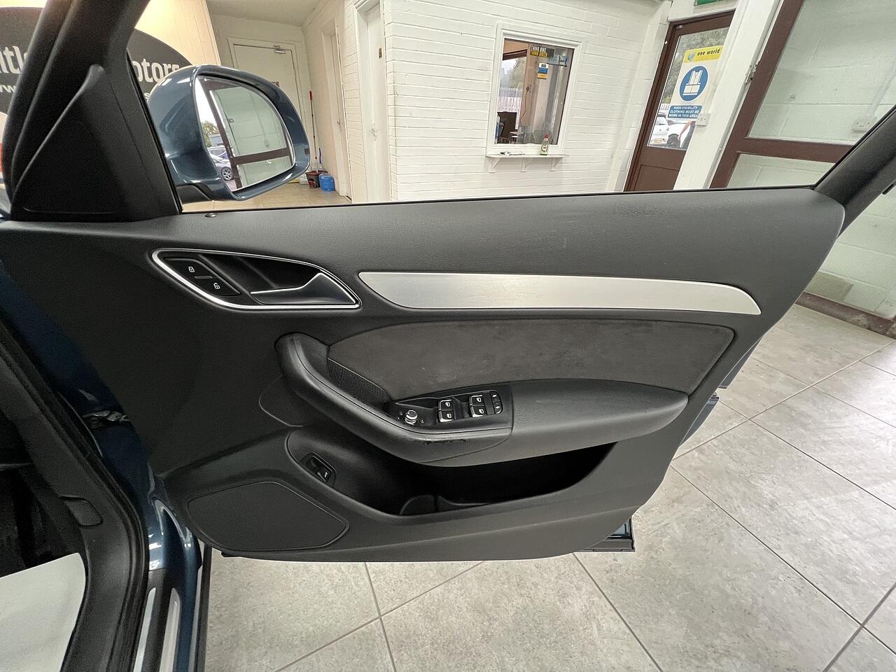 Audi Q3 view 13