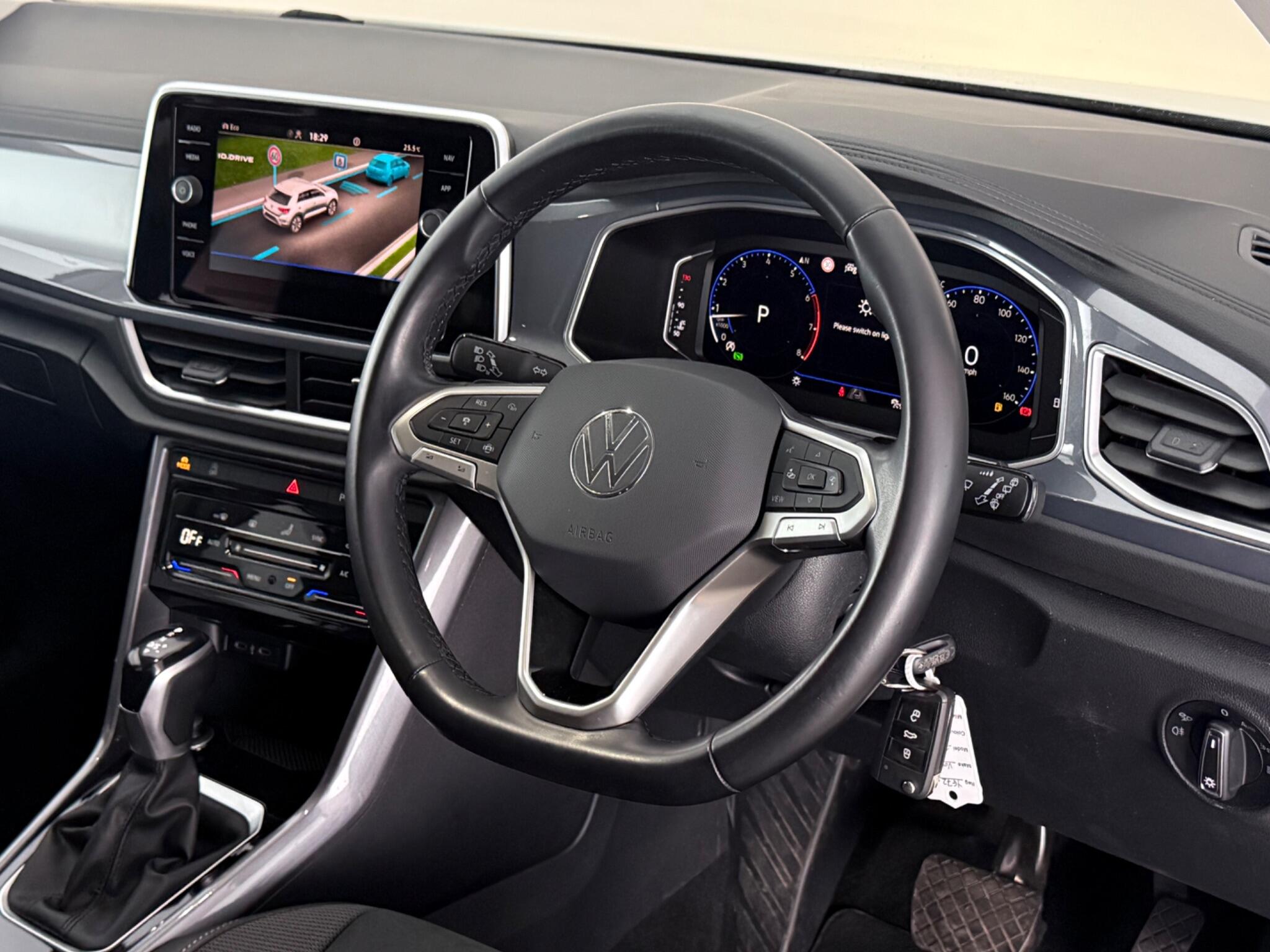 Volkswagen T-Roc view 3