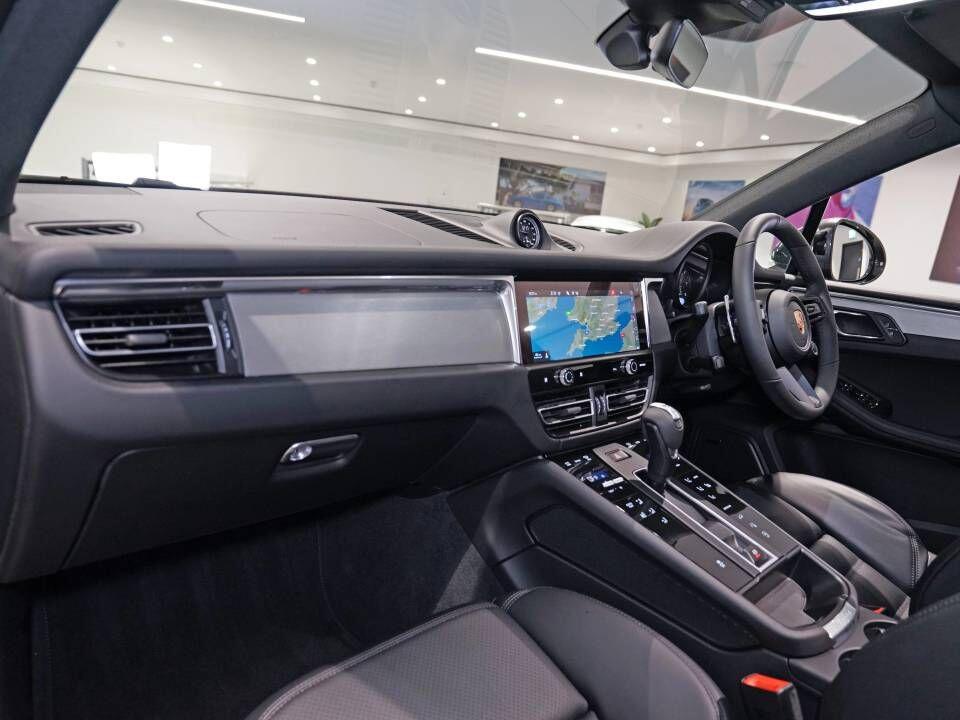Porsche Macan view 11