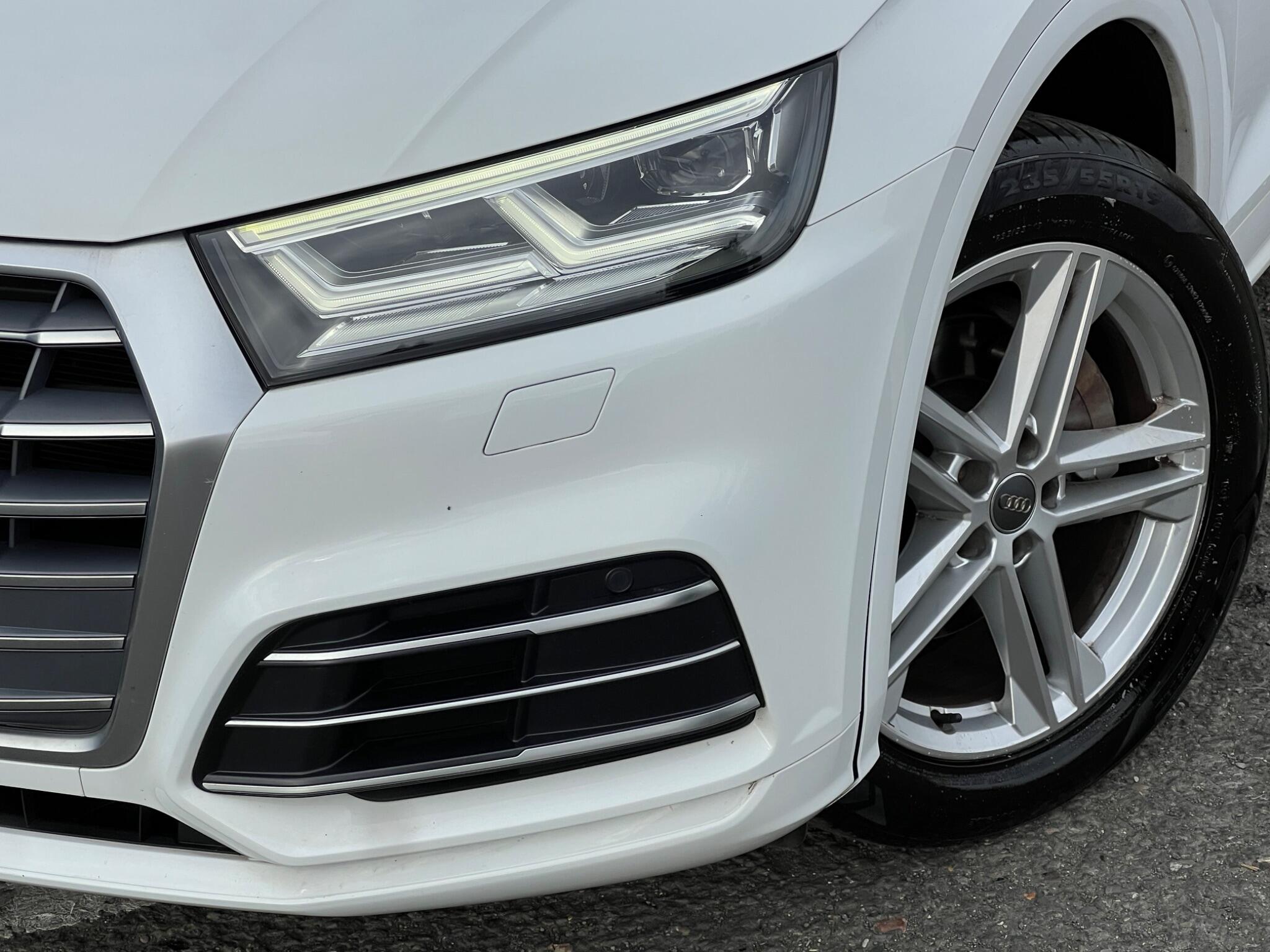 Audi Q5 view 11