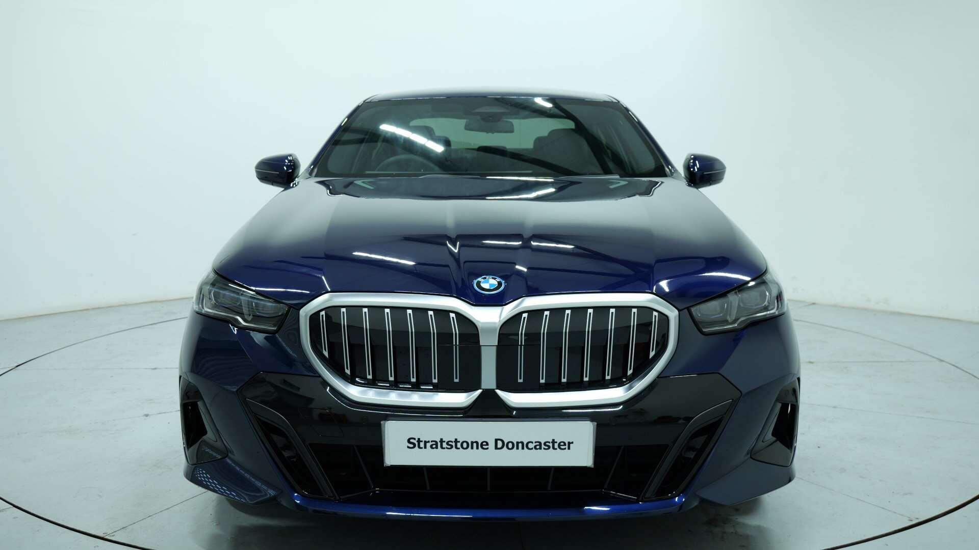 BMW 5 Series view 17