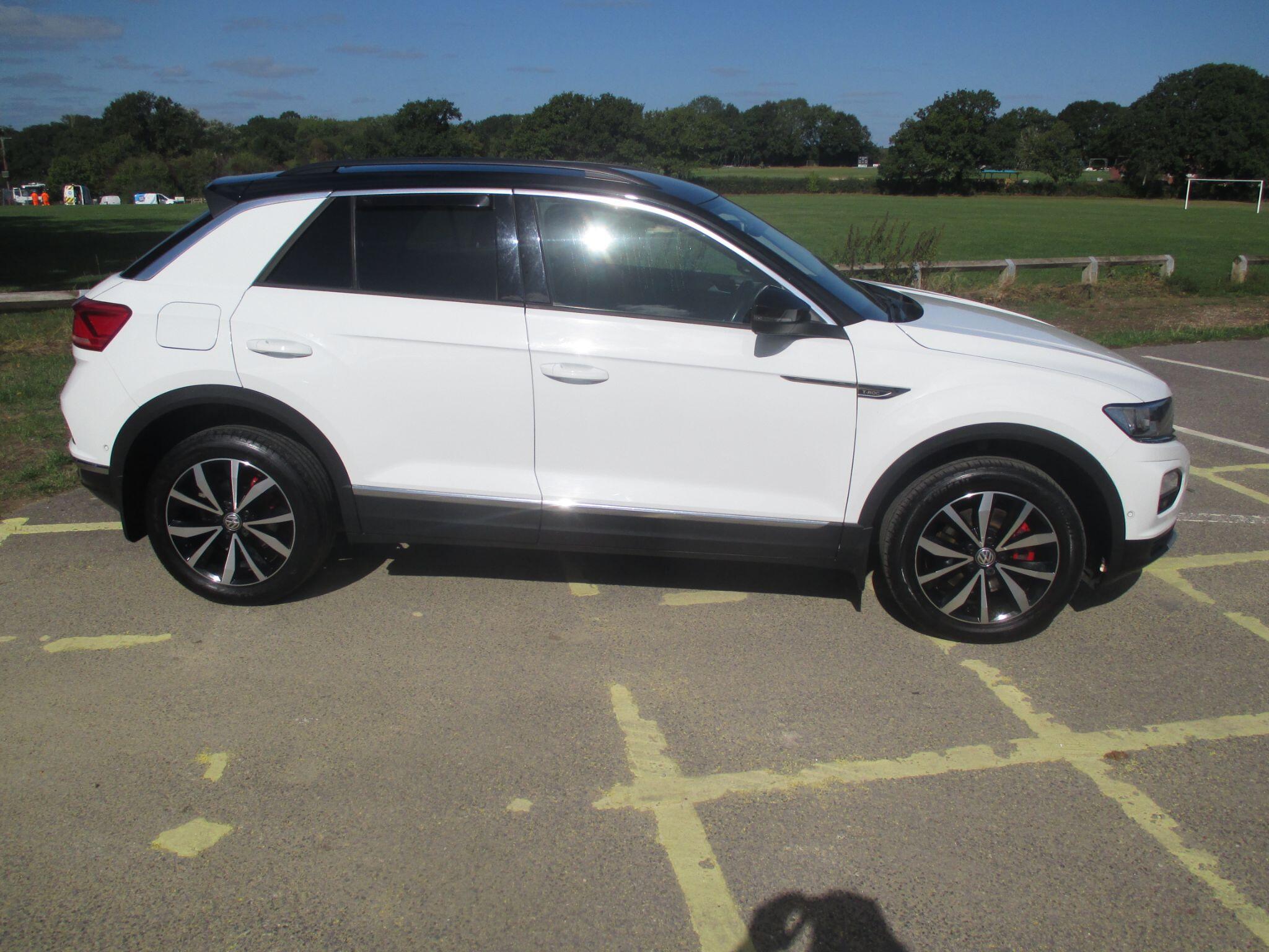 Volkswagen T-Roc view 9