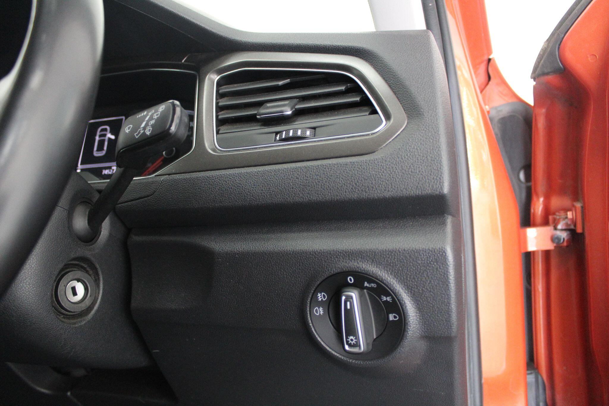 Volkswagen T-Roc view 44