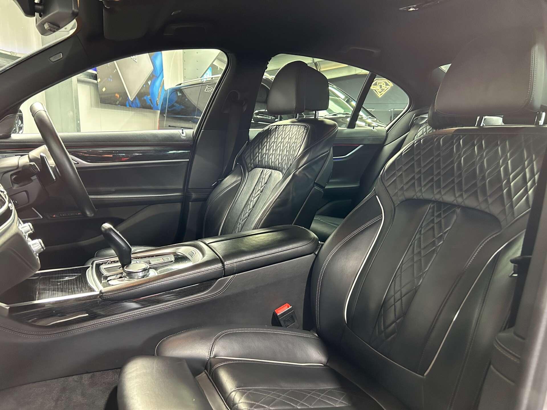 BMW 7 Series view 40