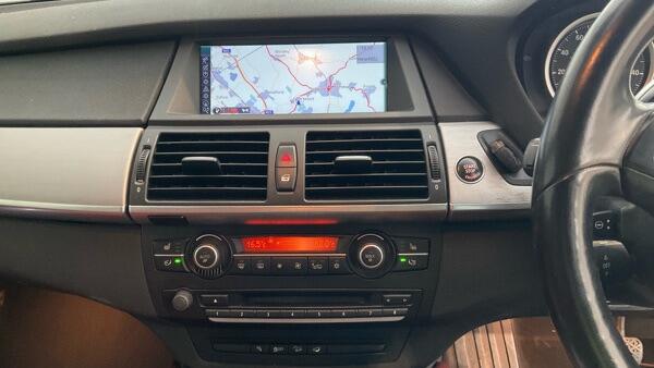 BMW X6 view 9