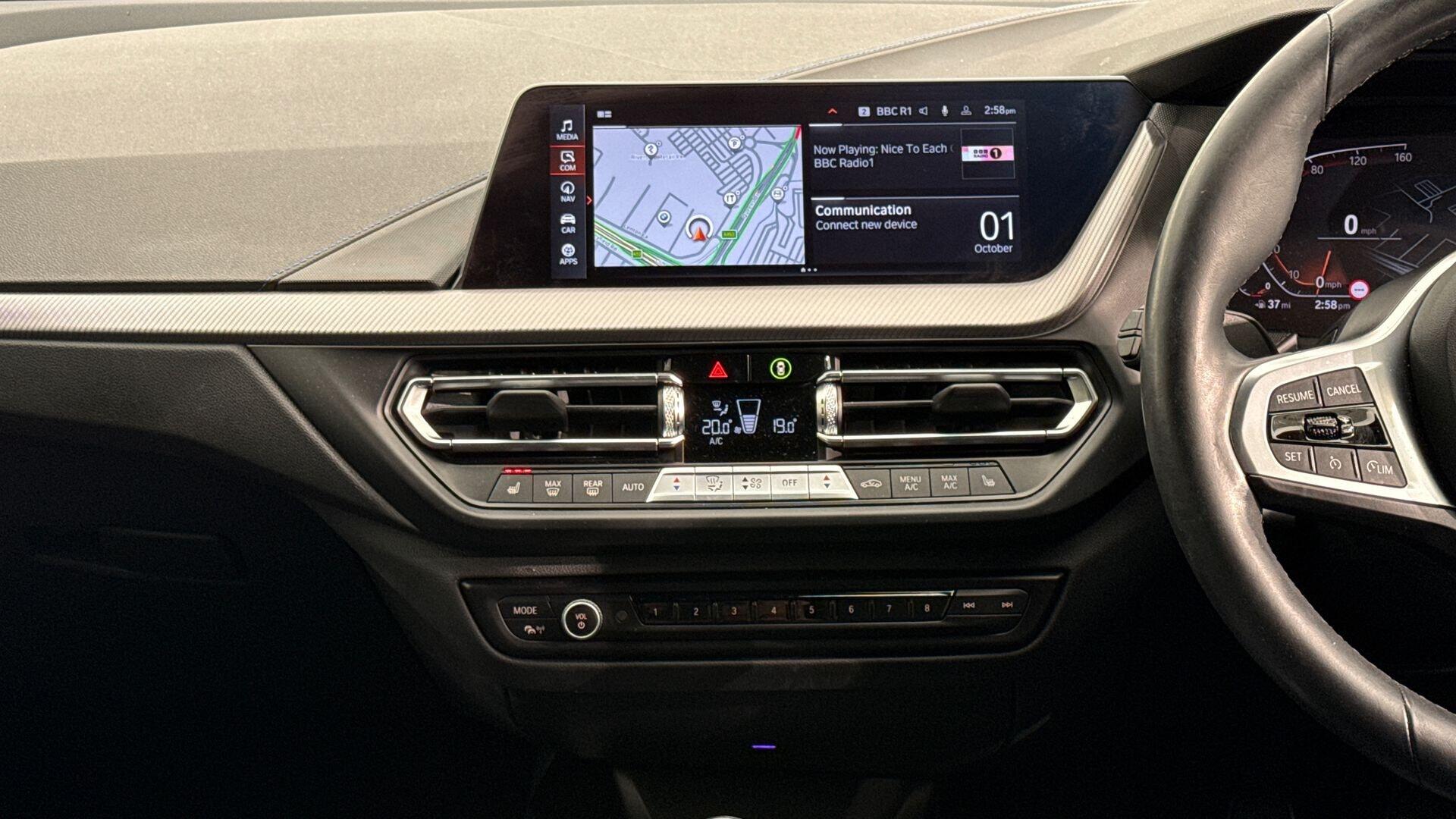 BMW 1 Series view 8