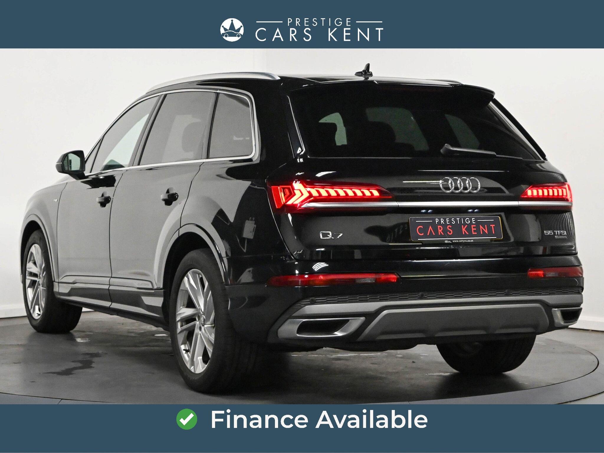 Audi Q7 view 3