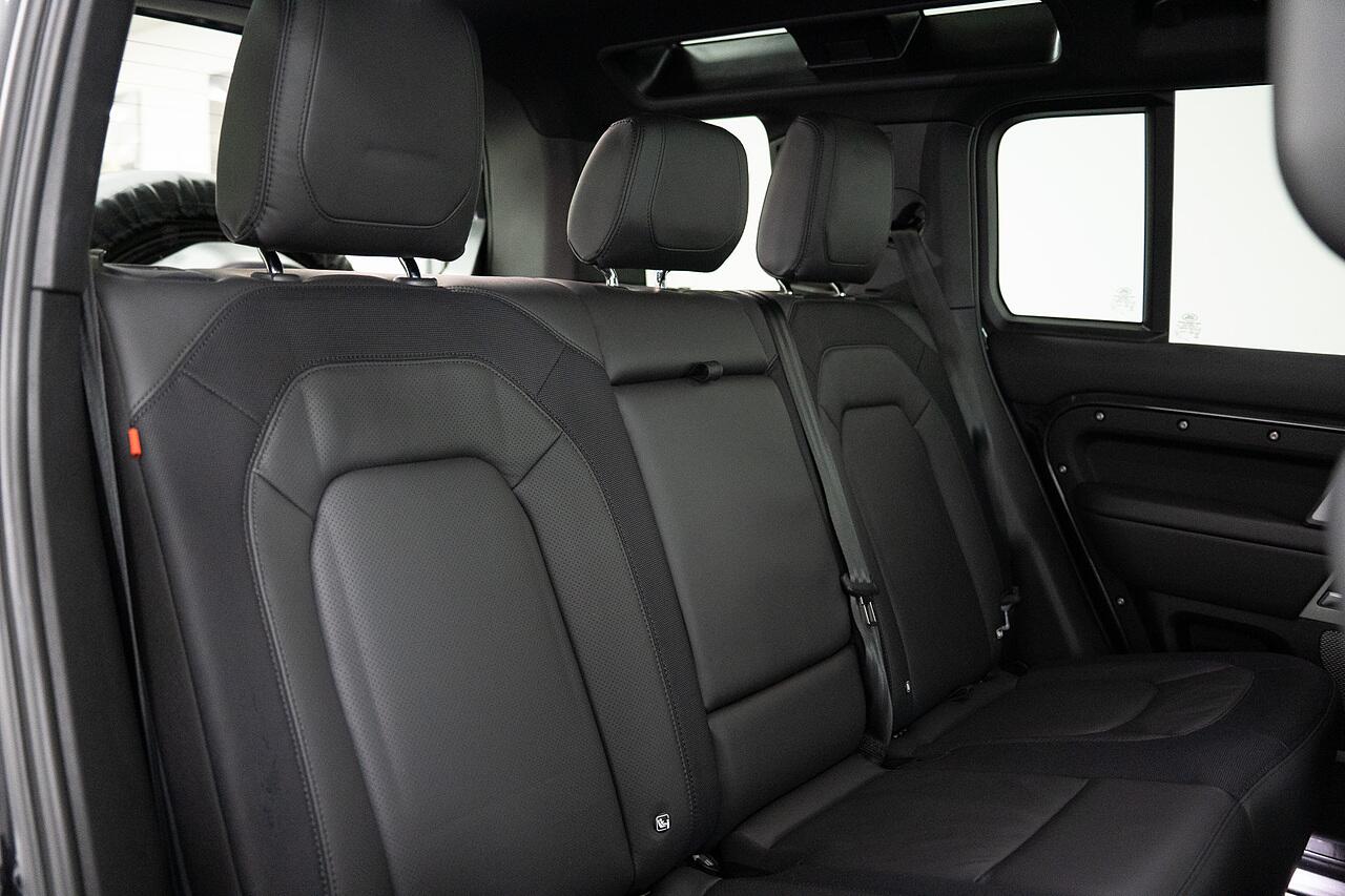 Land Rover Defender view 23